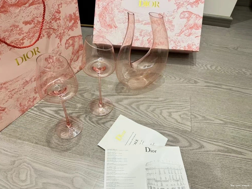DECANTER AND GLASSES SET CHRISTIAN WINE 0824